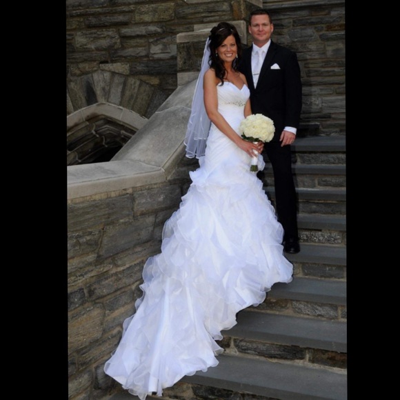 Maggie Sottero Miri Wedding Dress - Picture 4 of 5